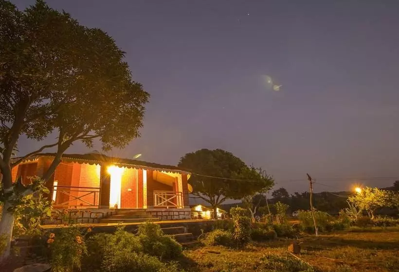 Hotelli Wow Stayz2 Pachmarhi Foothill Cottages