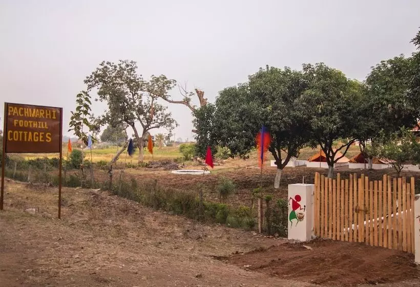 Hotelli Wow Stayz2 Pachmarhi Foothill Cottages