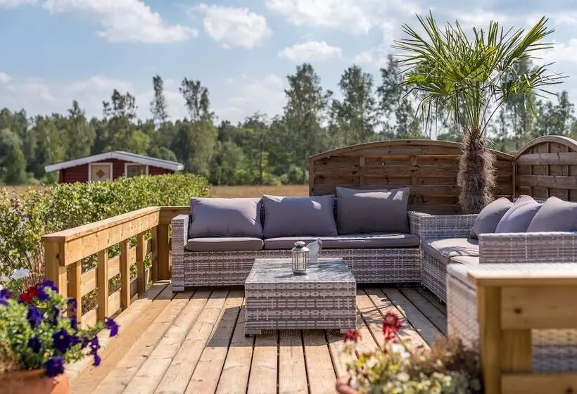 Tallbackens Gård & Vandrarhem   Hostel