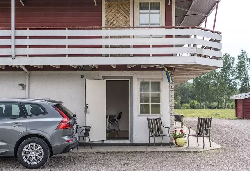 Tallbackens Gård & Vandrarhem   Hostel