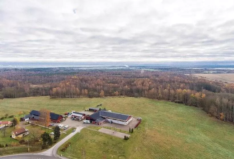 Tallbackens Gård & Vandrarhem   Hostel