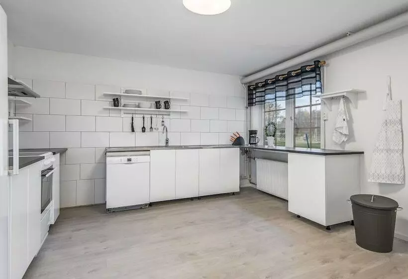 Tallbackens Gård & Vandrarhem   Hostel