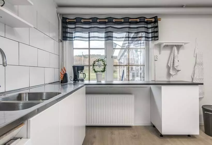 Tallbackens Gård & Vandrarhem   Hostel