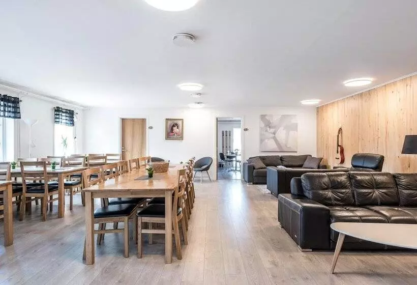 Tallbackens Gård & Vandrarhem   Hostel