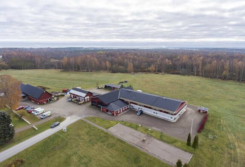 Tallbackens Gård & Vandrarhem Hostel