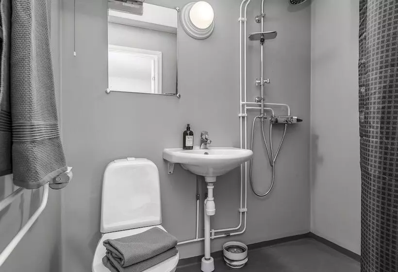 Tallbackens Gård & Vandrarhem   Hostel