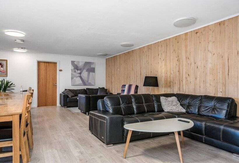 Tallbackens Gård & Vandrarhem Hostel