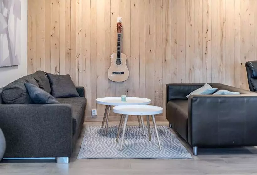 Tallbackens Gård & Vandrarhem   Hostel