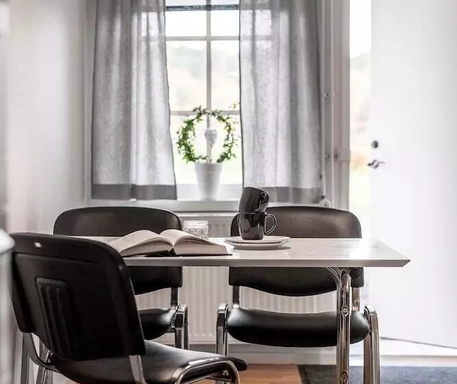 Tallbackens Gård & Vandrarhem   Hostel