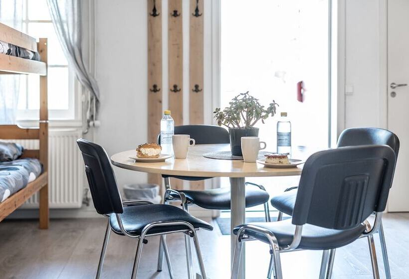 Tallbackens Gård & Vandrarhem Hostel