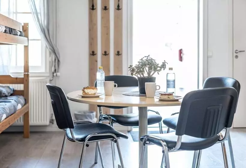 Tallbackens Gård & Vandrarhem   Hostel