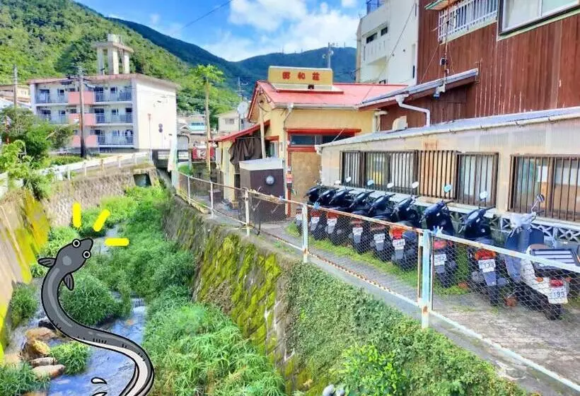 Retkeilymaja Amami Guest House Showaso