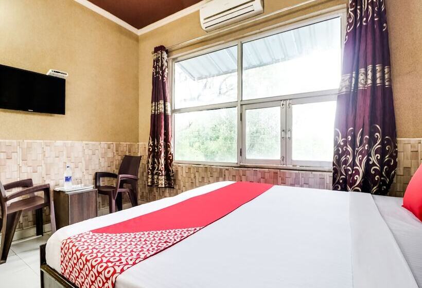 ホテル Arora By Oyo Rooms