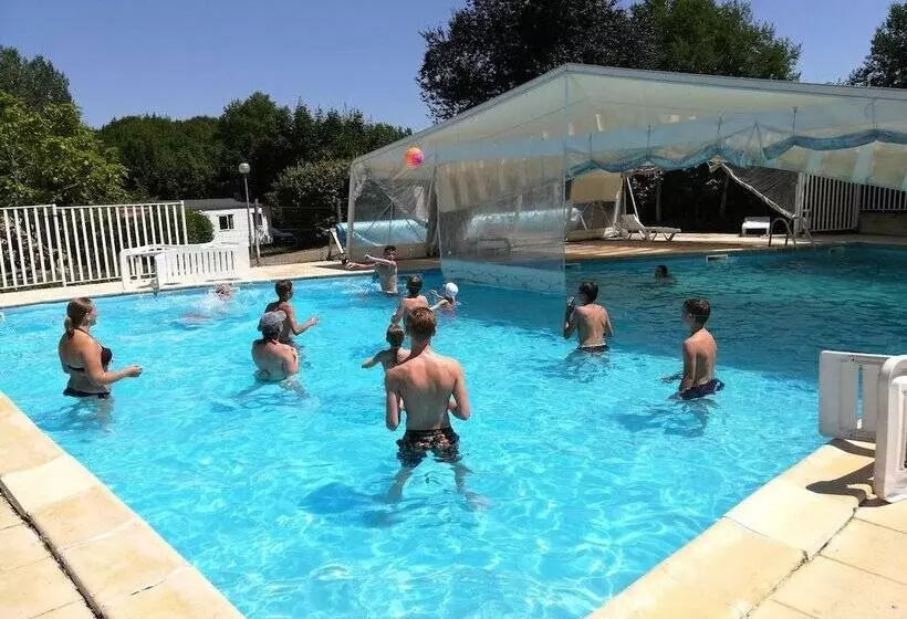 Hotelli Camping Le Repaire   Les Chalets