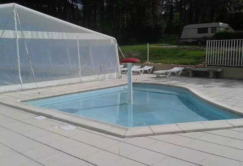 Hotelli Camping Le Repaire   Les Chalets