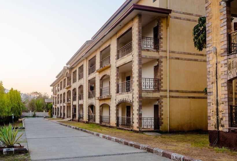 Отель Capital O 35403 Discover Resorts