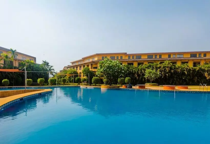 ホテル Capital O 35403 Discover Resorts