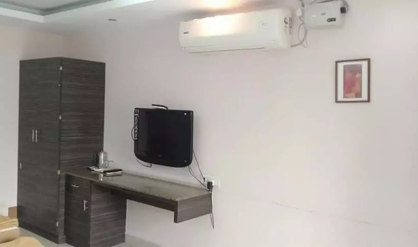 Hotelli Iroomz Hoysala Residency