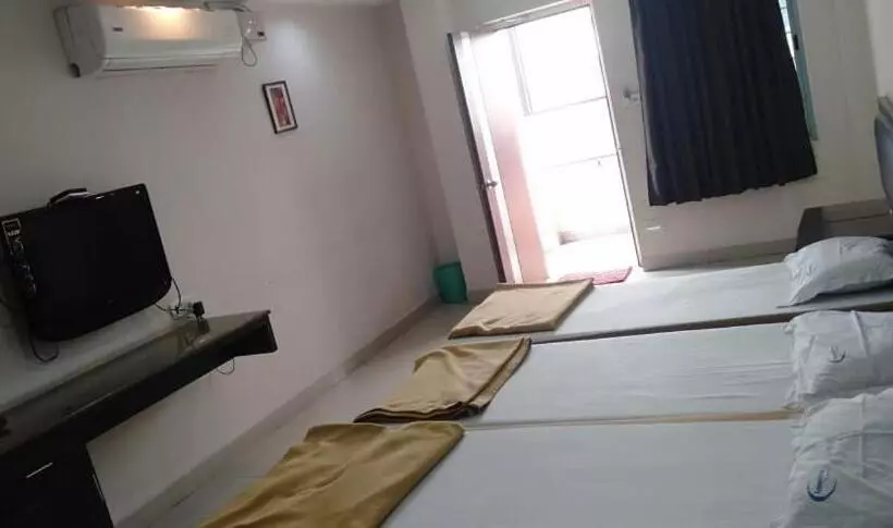 Hotelli Iroomz Hoysala Residency