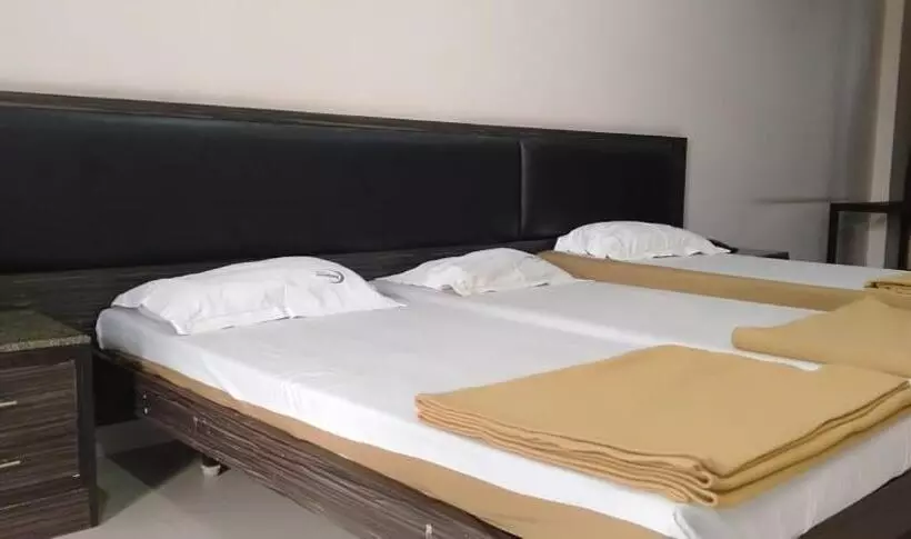 Hotelli Iroomz Hoysala Residency