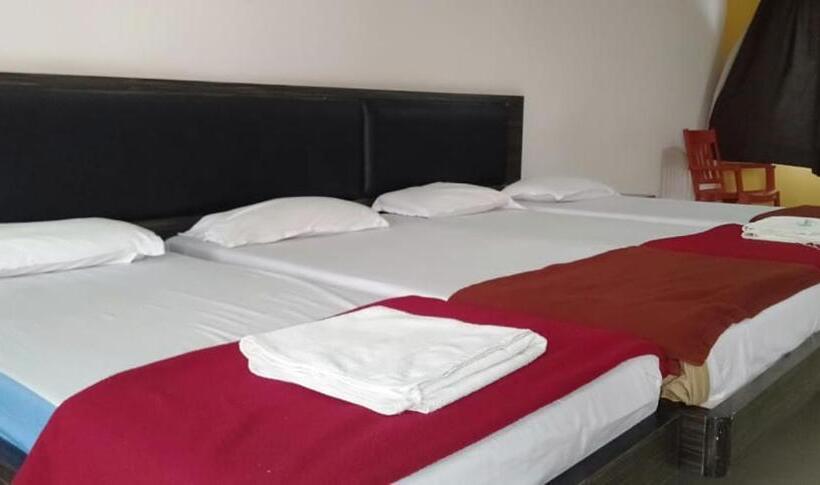 فندق Iroomz Hoysala Residency