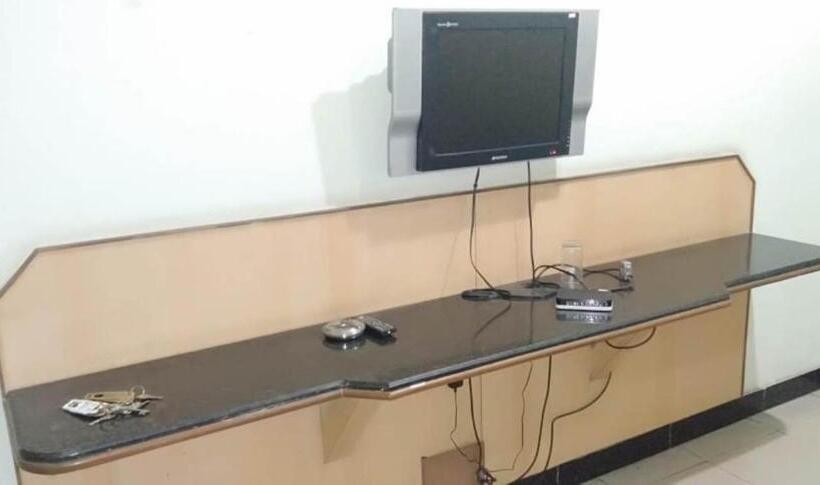 فندق Iroomz Hoysala Residency