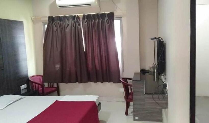 فندق Iroomz Hoysala Residency