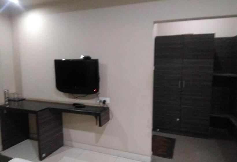 فندق Iroomz Hoysala Residency