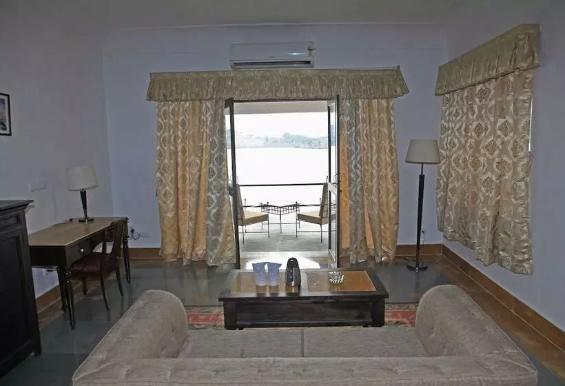 Hotelli Jhadol Safari Resort