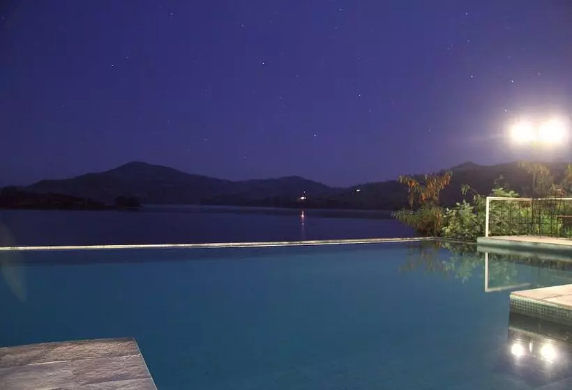 Hotelli Jhadol Safari Resort