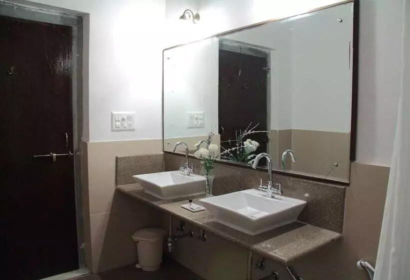 Hotelli Jhadol Safari Resort