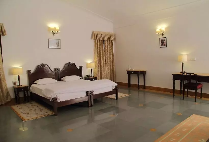 Hotelli Jhadol Safari Resort