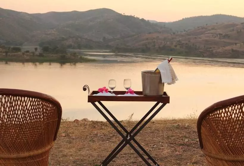 Hotelli Jhadol Safari Resort