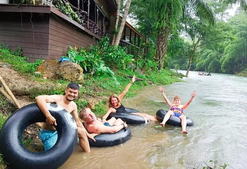 Hotelli Khao Sok Bed And Breakfast