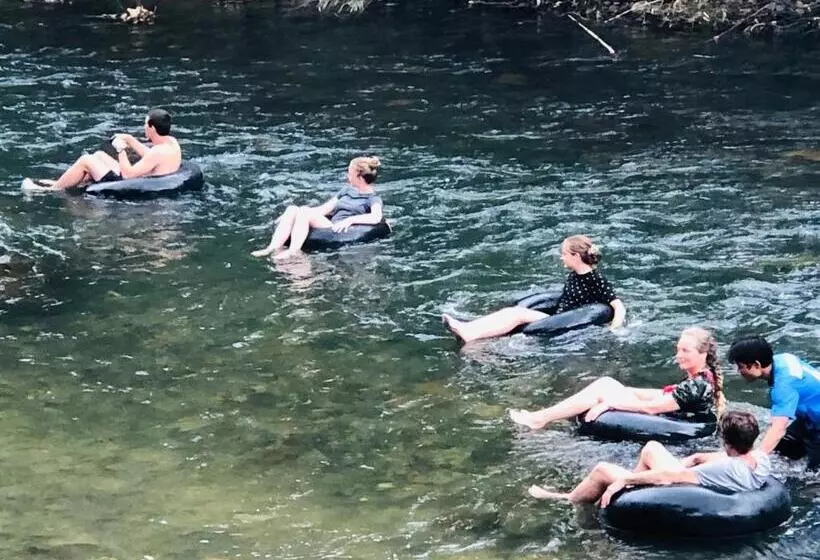 Hotelli Khao Sok Bed And Breakfast