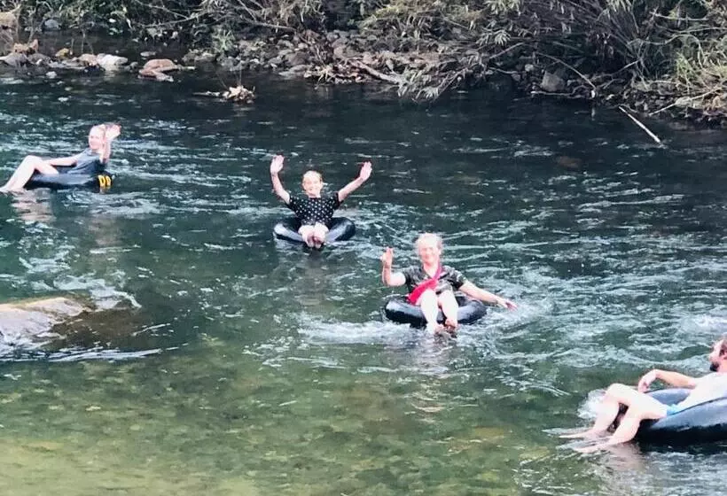 Hotelli Khao Sok Bed And Breakfast