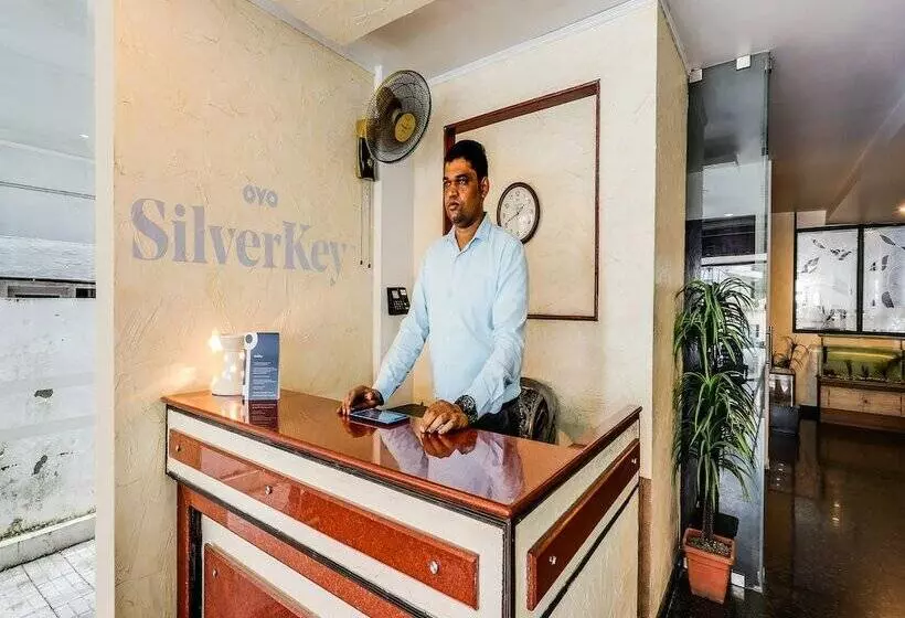 Hotelli Silverkey Executive Stays 45762 Accadia Residency