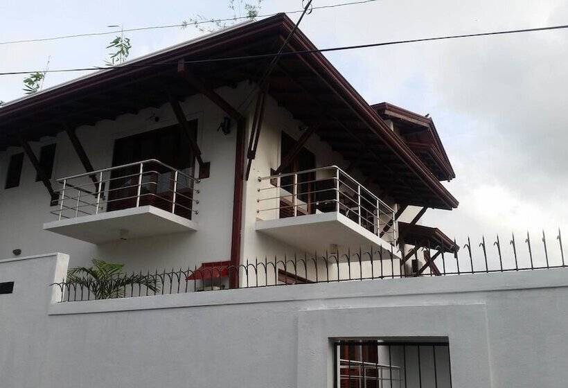 بنسيون Ayansa Villa