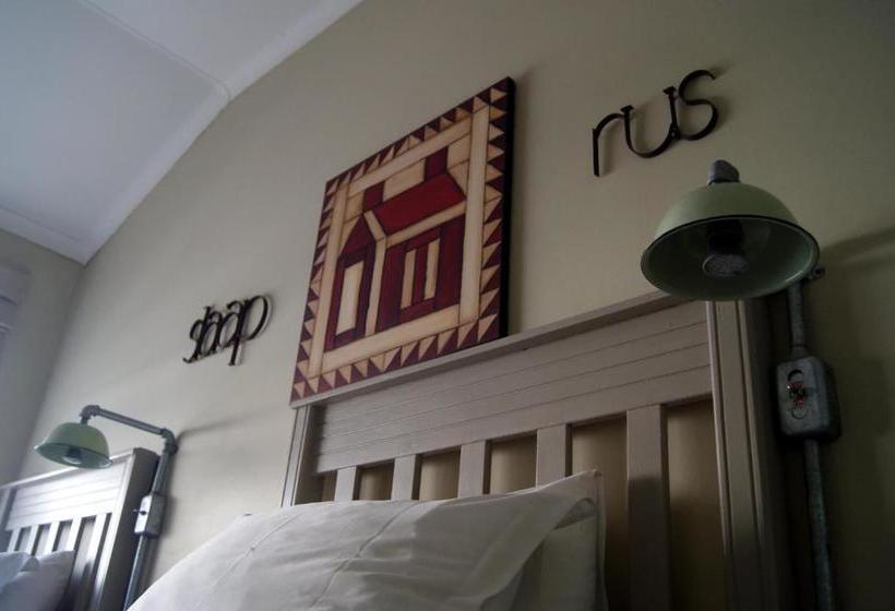 پانسیون Homestead Guesthouse And Coffee Shoppe