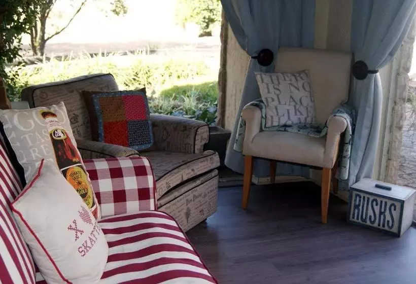 ペンション Homestead Guesthouse And Coffee Shoppe