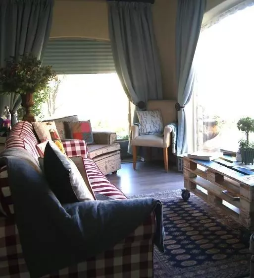 ペンション Homestead Guesthouse And Coffee Shoppe