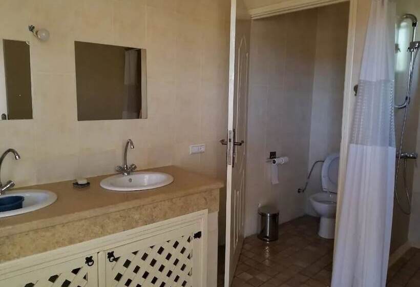 Pensão Koom A Farm And A Retreat Center