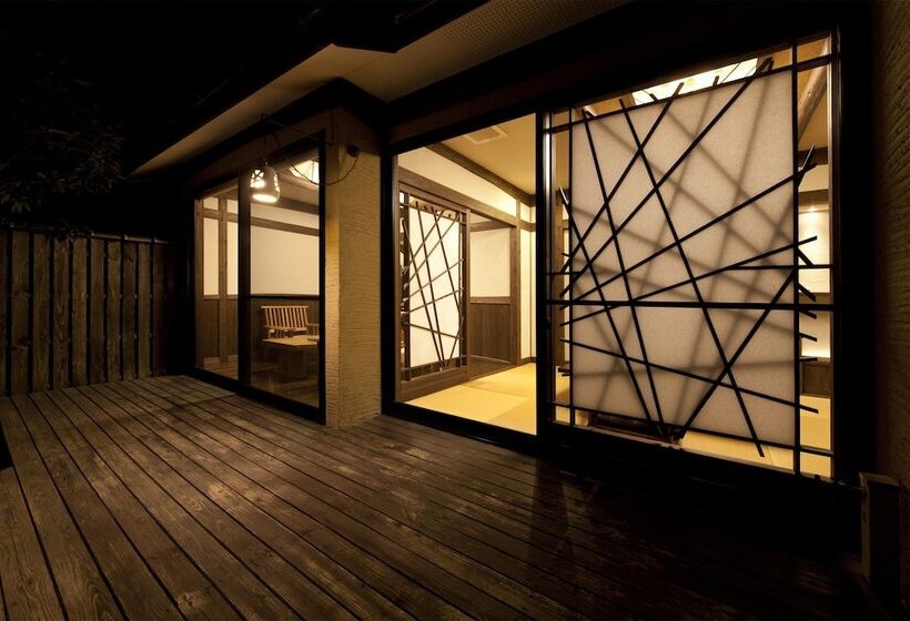 Ryokan Gokuraku Onsen Takumi No Yado