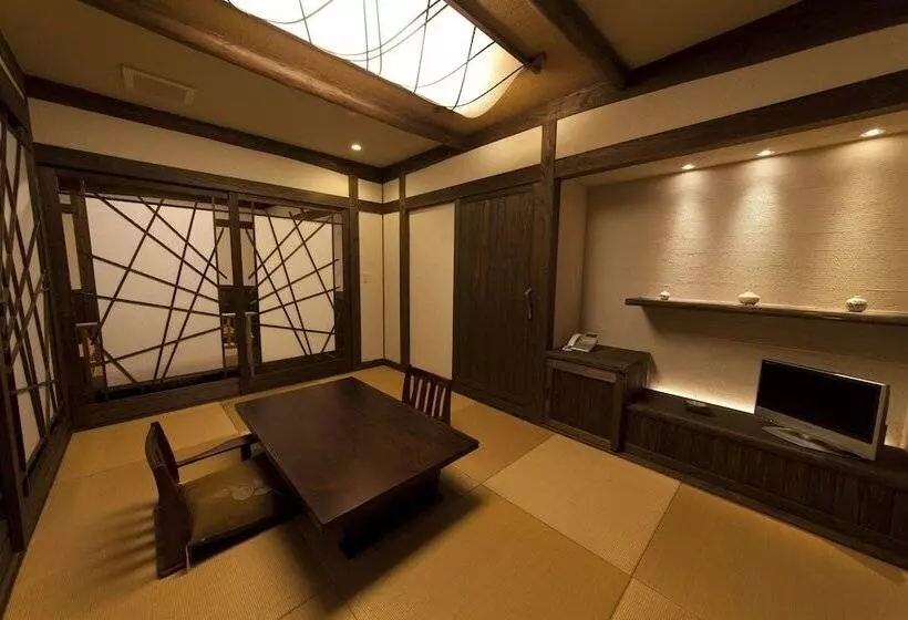 旅館 Gokuraku Onsen Takumi No Yado