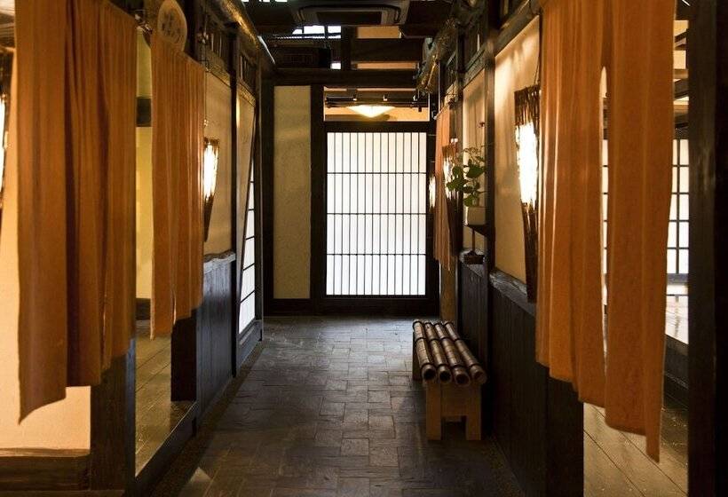 Ryokan Gokuraku Onsen Takumi No Yado