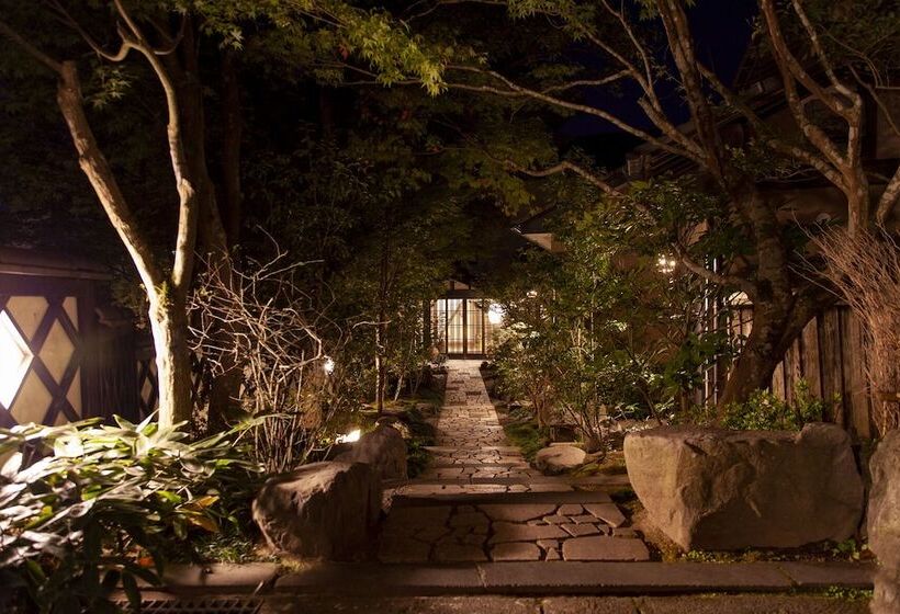 Ryokan Gokuraku Onsen Takumi No Yado