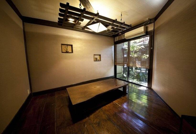 Ryokan Gokuraku Onsen Takumi No Yado