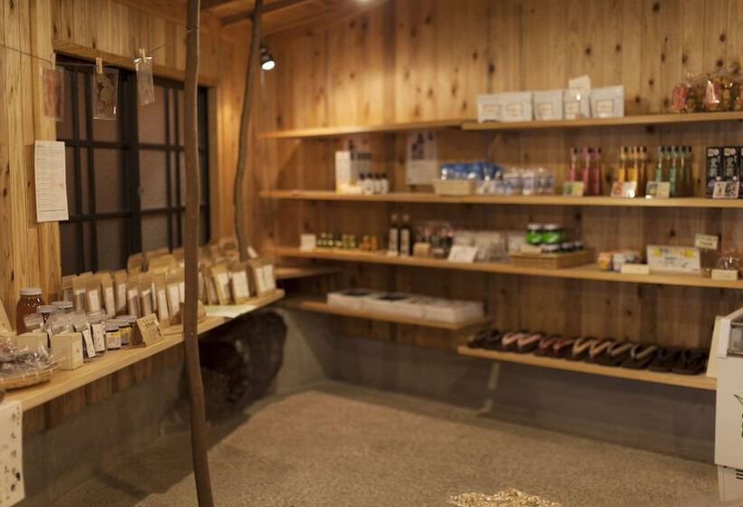 Ryokan Gokuraku Onsen Takumi No Yado