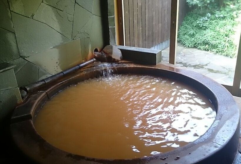 Ryokan Gokuraku Onsen Takumi No Yado