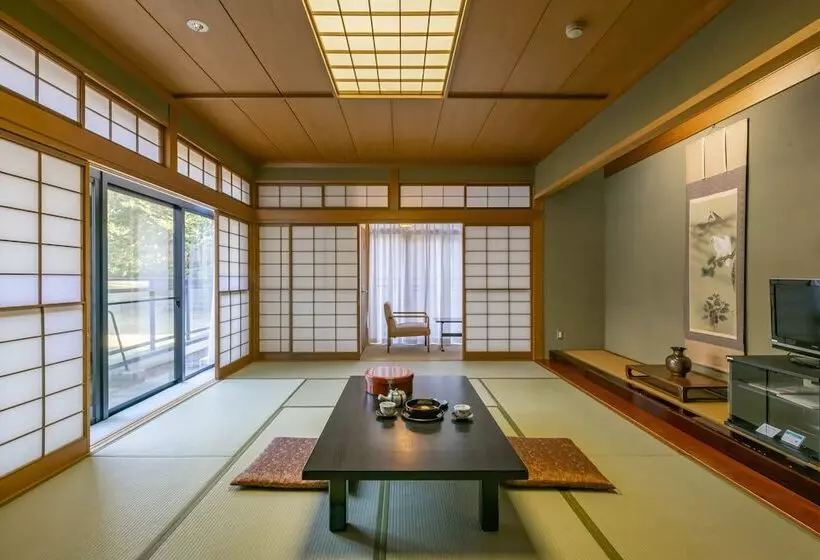 旅館 Hanahasuonnsenn Somayama